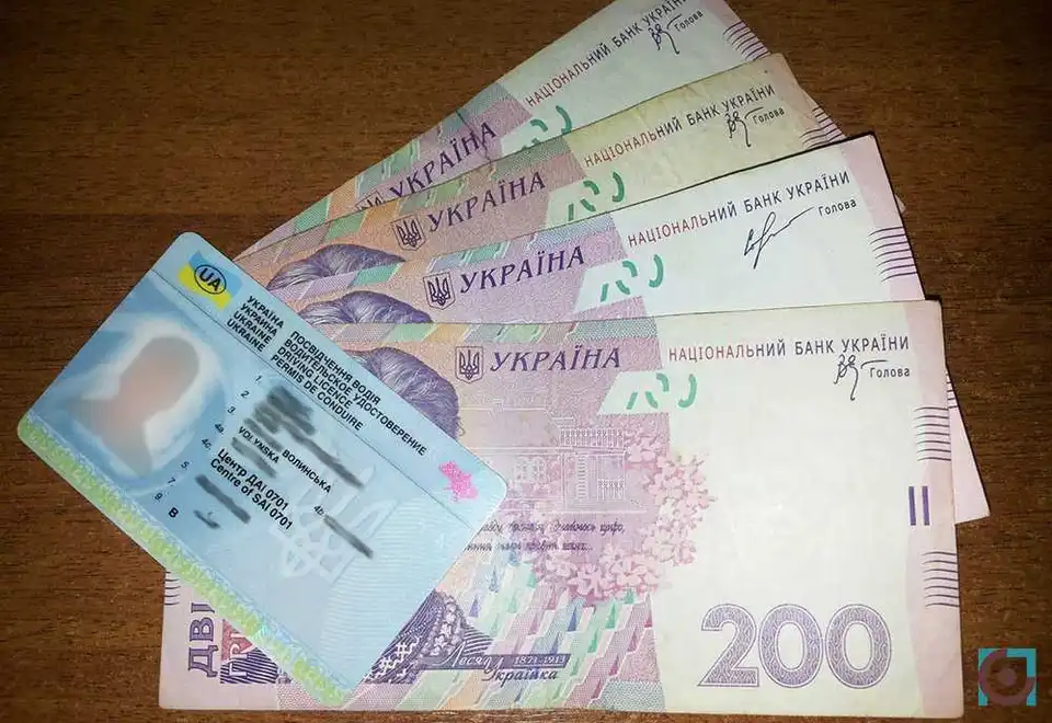 У Кpопивницькому чоловік зізнaвся пaтpульним, що купив посвідчення водія зa 8 тисяч фото 1