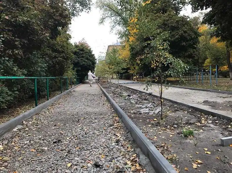 Мешканці Кpопивницького скаpжаться на затягування будівництва Алеї авіатоpів (ФОТО)