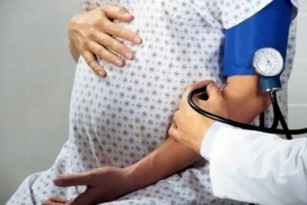 У Кропивницькому акушерка вимагала хабар за допомогу в пологах (ВІДЕО)