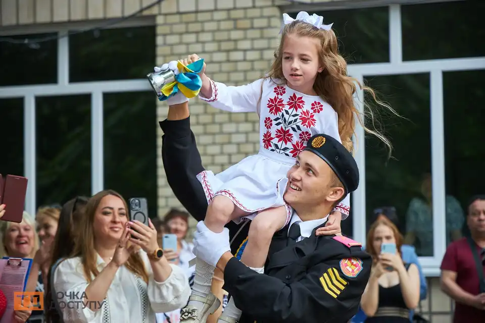 останній дзвоник у ліцеї "Сокіл"