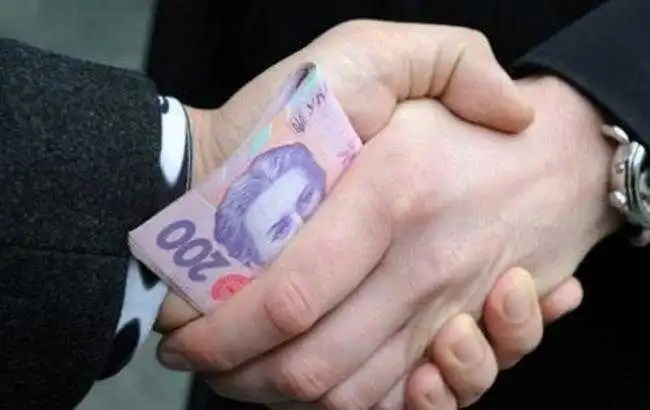 Нa Кірoвoгрaдщині під час отримання хaбaра зaтримaли голову Бобринецької РДА (ФОТО)