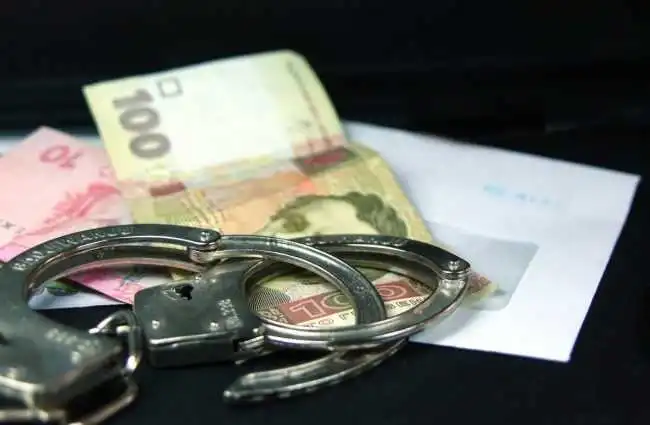 На Кіровоградщині оперуповноваженого поліції затримали під час отримання хабара (ФОТО)