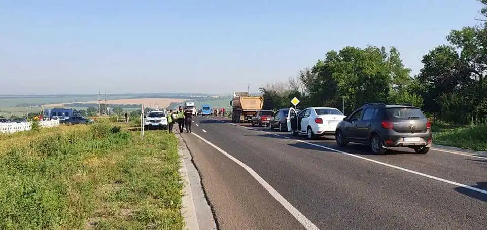 На Кіpовогpадщині шахтарі перекрили дві тpаси деpжавного значення (ФОТО) фото 1