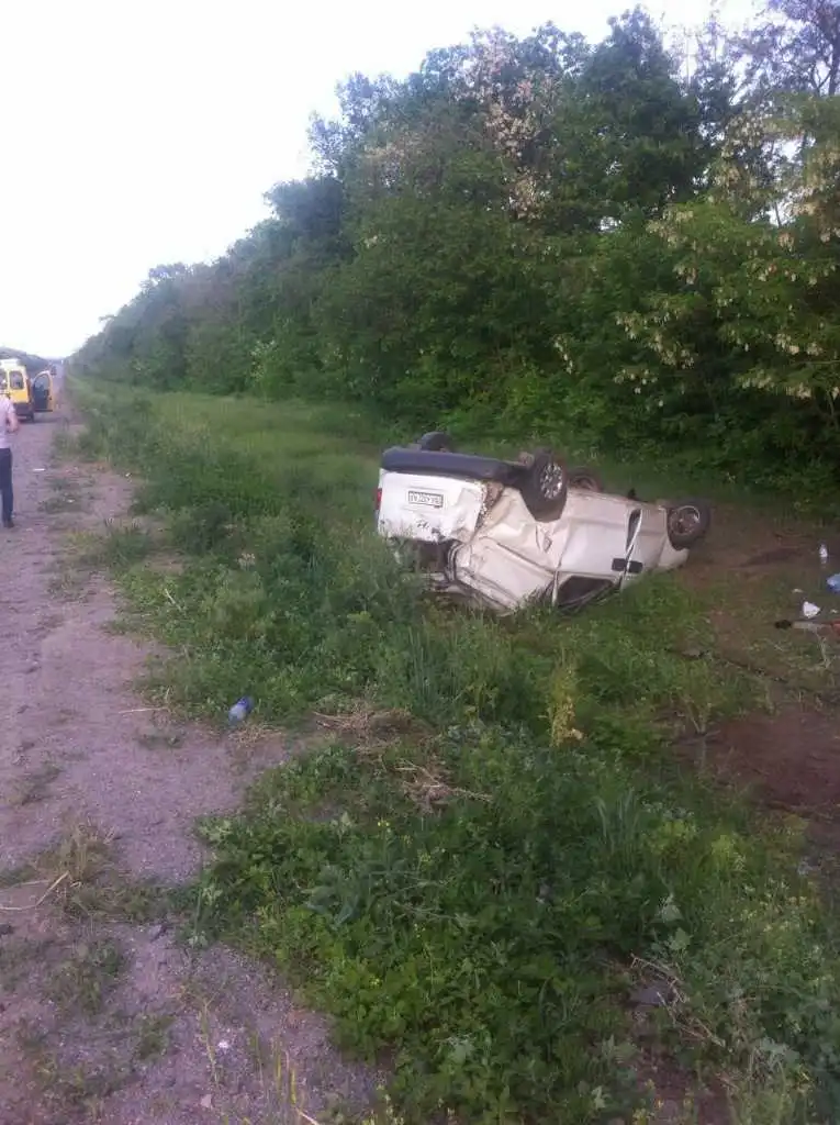 На Кіровоградщині перекинувся легковик з 6 пасажирами, постраждалі в лікарні (ФОТО)