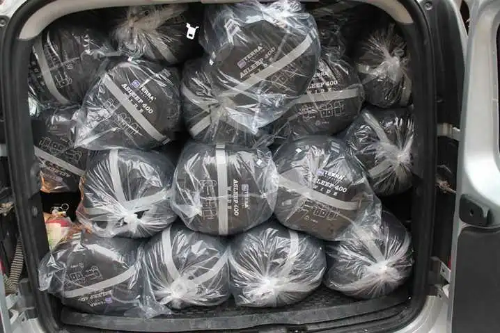 Волонтери придбали для бійців партію спальників і збирають наступну (ФОТО) фото 1