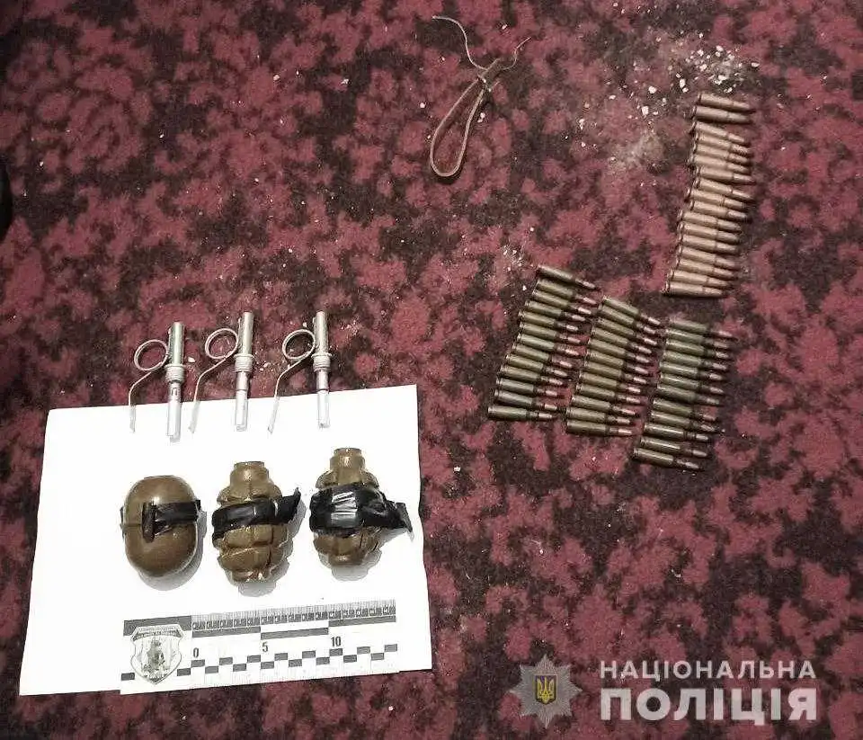 У Кропивницькому в чоловіка знайшли три гранати та кілька десятків набоїв фото 1