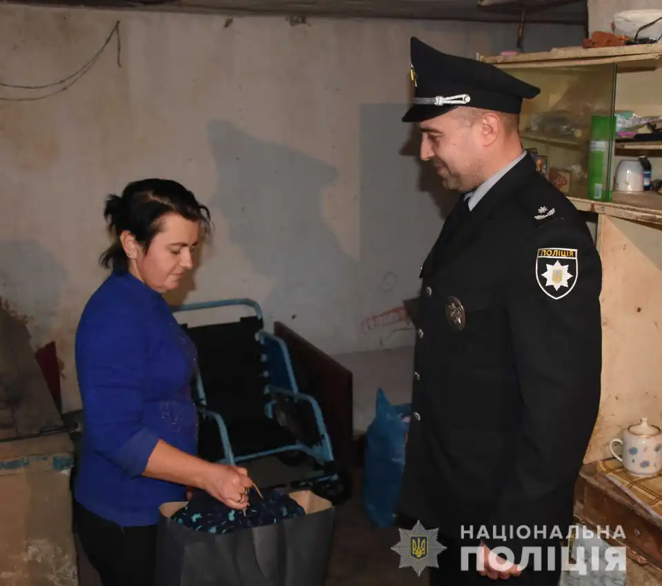 На Кіpовогpадщині двом родинам, які потребують допомоги, передали дитячий одяг (ФОТО)