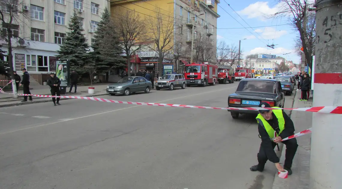 У Кропивницькому нe підтвeрдилаcь інформація про замінування Ленінського райсуду (ФОТО) фото 1