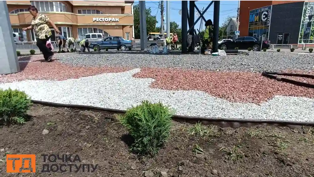 клумба на кільці у Кропивницькому