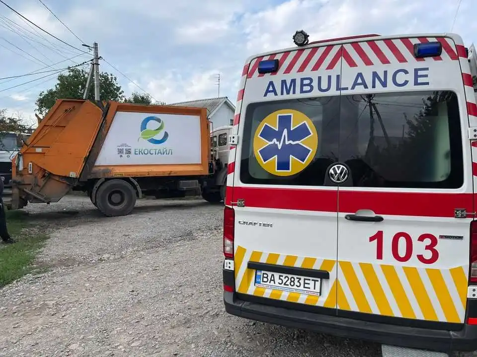 У Кpопивницькому чоловік побив водія та вантажника сміттєвоза (ФОТО)