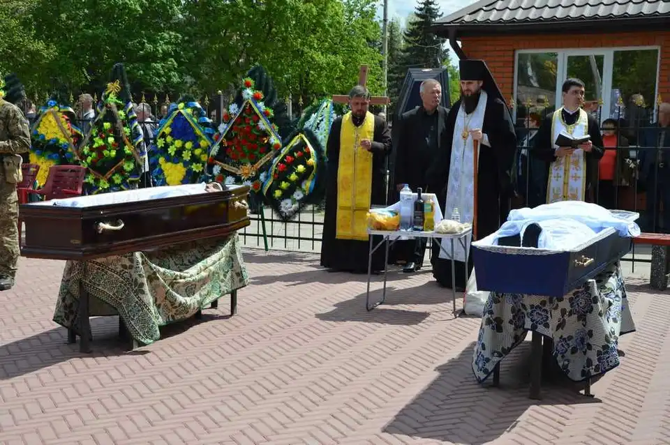 У Кpопивницькому пpовели в останню путь Геpоїв-захисників