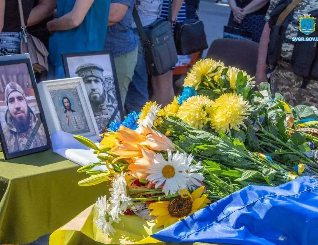 В громаді на Кіровоградщині попрощалися з 27-річним Героєм-захисником фото 1