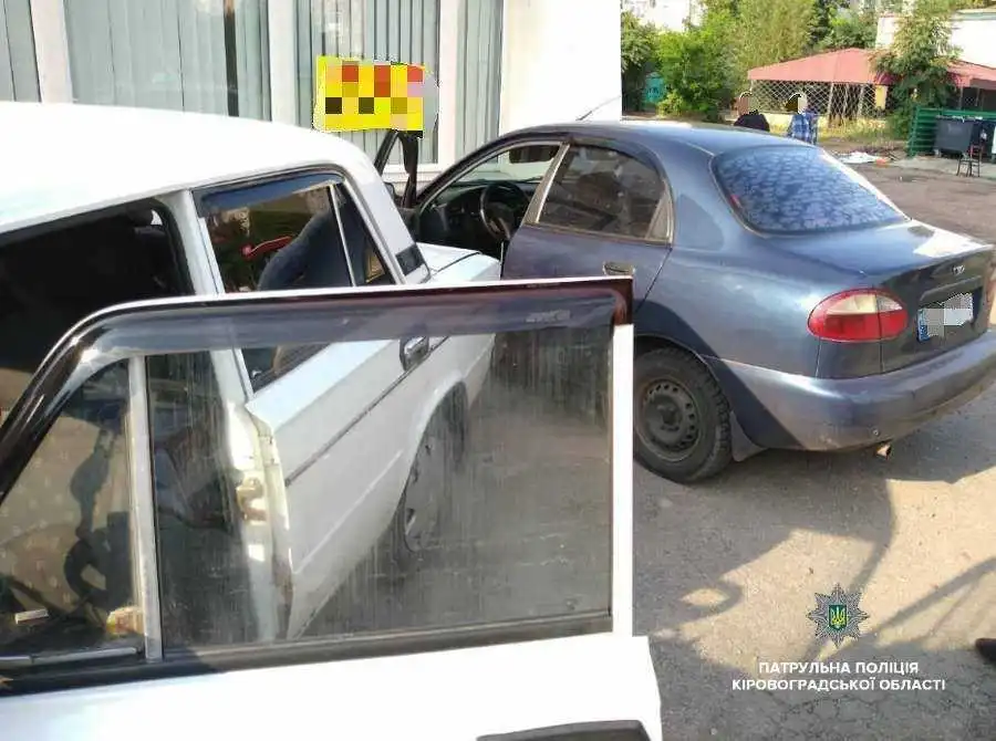 У Кропивницькому п’яний водій рухався заднім ходом та спричинив ДТП (ФОТО)