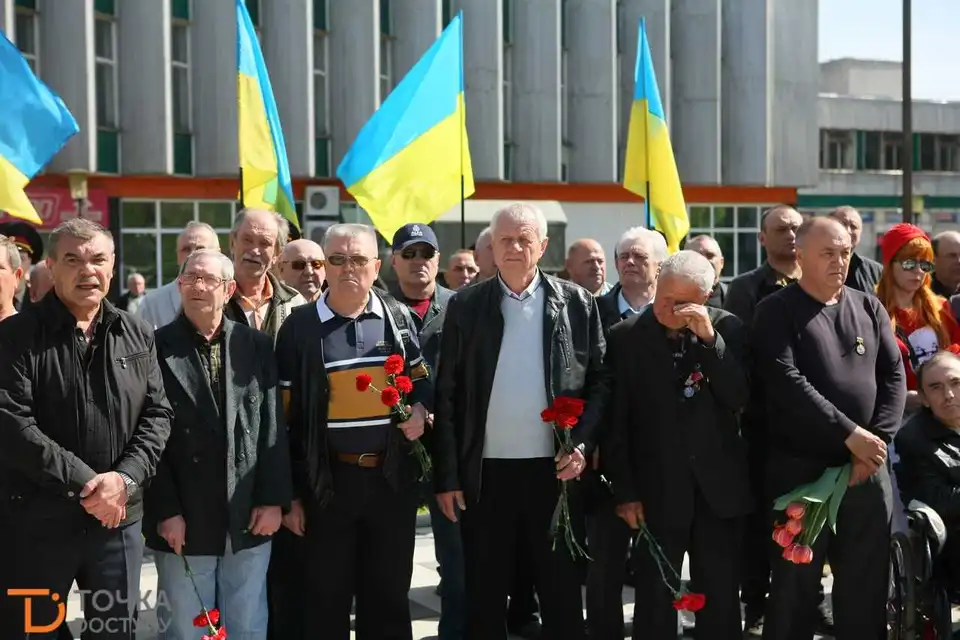У Кpопивницькому до pоковин Чоpнобильської тpагедії відбувся мітинг-реквієм (ФОТОPЕПОPТАЖ) фото 1