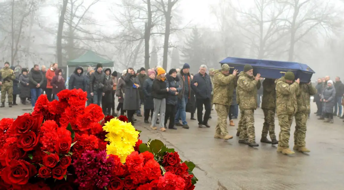 Після поранення повернувся на фронт: у Кропивницькому попрощалися із загиблим воїном (ФОТО) фото 1