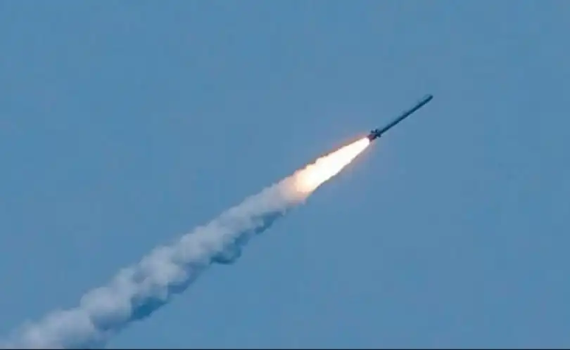 летить ракета