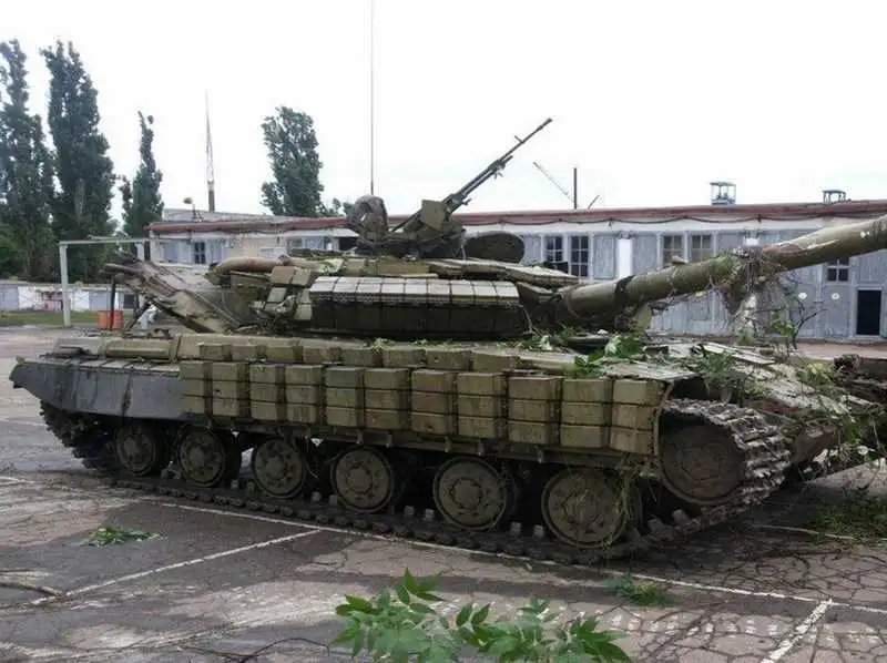 Бойовики «ДНР» зі сторони Ясинуватої атакували Авдіївку танками (ВІДЕО) фото 1