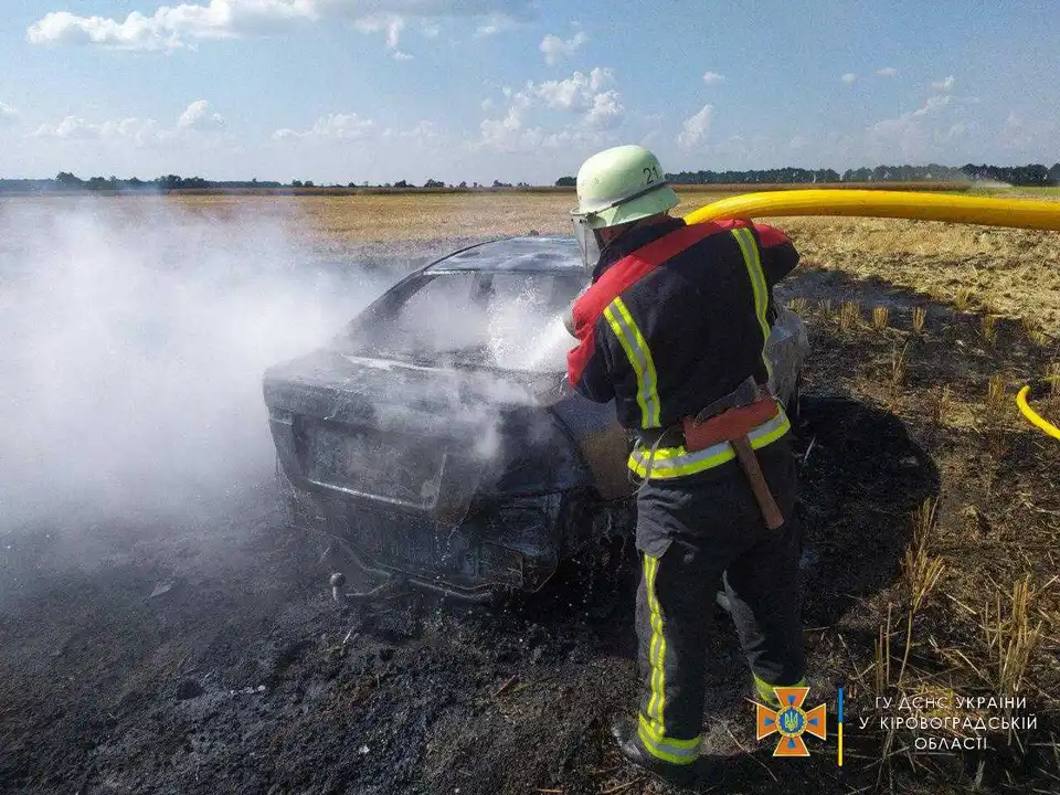 На Кіровоградщині згорів легковий автомобіль (ФОТО)