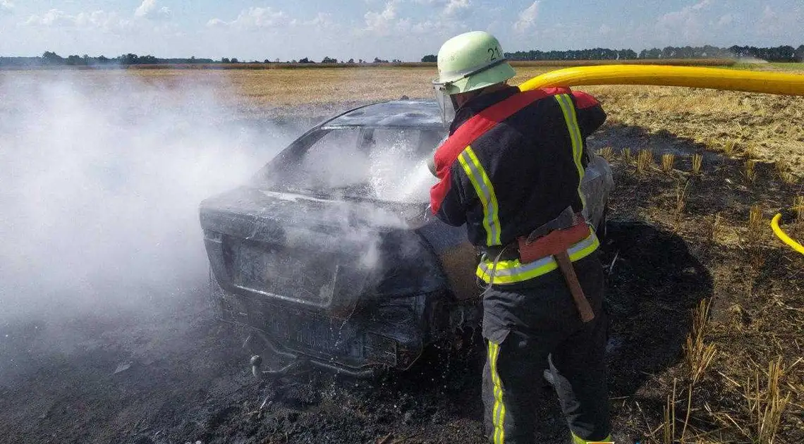 На Кіровоградщині згорів легковий автомобіль (ФОТО) фото 1