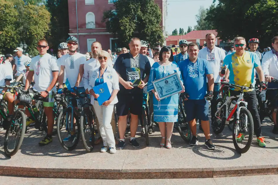 Велопробіг у вишиванках: у Кропивницькому встановили національний рекорд (ФОТОРЕПОРТАЖ)