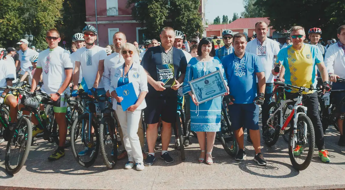 Велопробіг у вишиванках: у Кропивницькому встановили національний рекорд (ФОТОРЕПОРТАЖ) фото 1