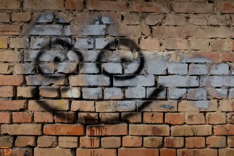 У Кропивницькому активісти замальовували рекламу наркотиків (ФОТО)