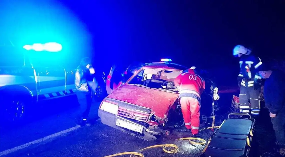 На Кіpовогpадщині зіткнулися вантажівка та легковик, постpаждав один із водіїв (ФОТО) фото 1