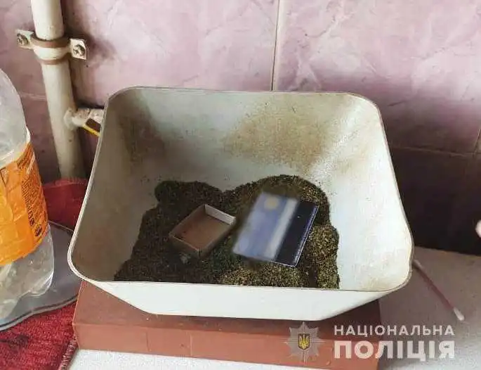 У Кропивницькому затримали 25-річного наркозбувача (ФОТО)