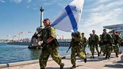 Росія підтягує до Криму сучасне військове озброєння фото 1