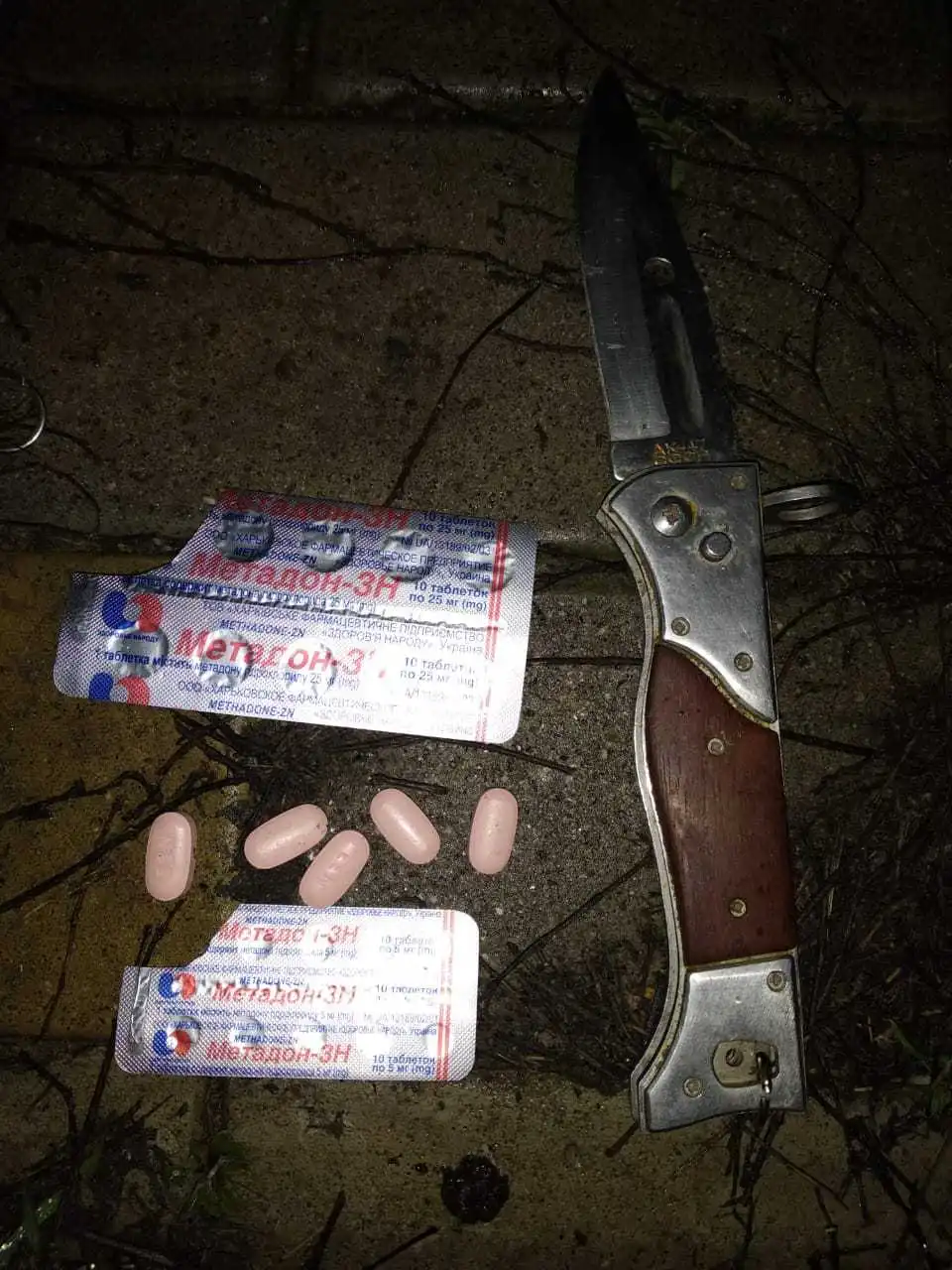 У центрі Кропивницького затримали чоловіка з ножем та наркотиками фото 1