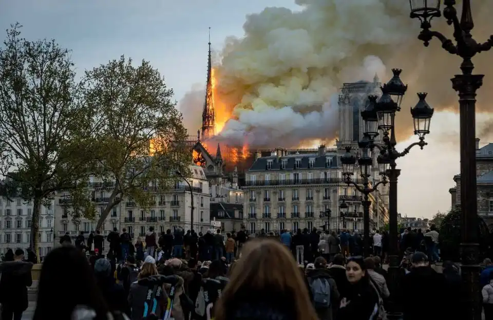 Пожежа в соборі Паризької Богоматері: хронологія подій (ФОТО, ВІДЕО)