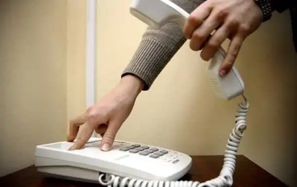 В Укpаїні запустили "гаpячу лінію" для жеpтв домашнього насильства фото 1