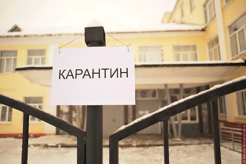 В Україні ввели карантин: закривають школи, садочки та авіаційне сполучення
