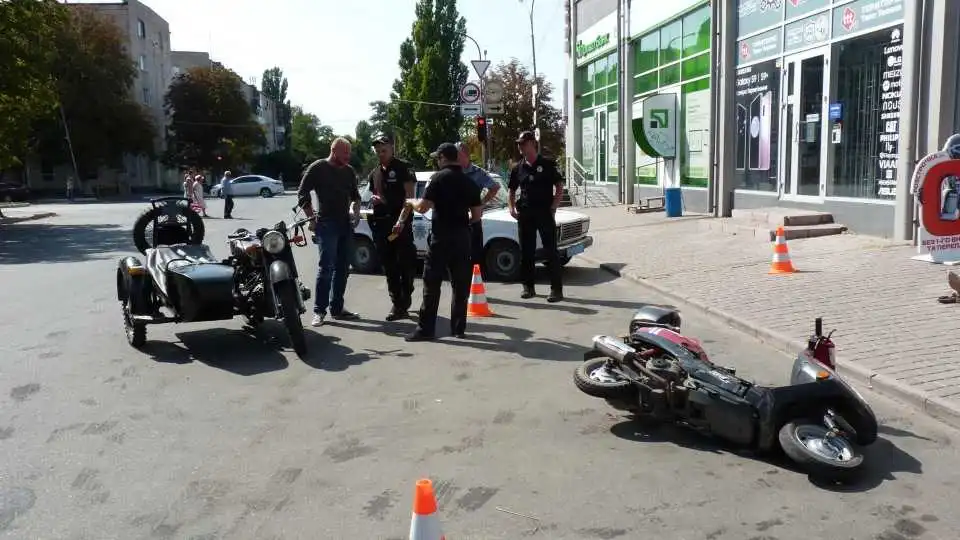 На Кіровоградщині з невідомих причин на тротуарі помер чоловік (ФОТО)