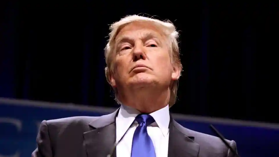 Під загрозою імпічменту: як «ворога народу» США Трампа виселяють із Білого дому (ФОТО) фото 1