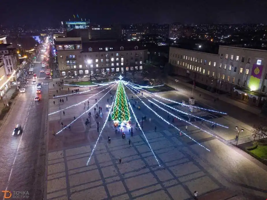 З новорічної ялинки в Кропивницькому вкрали іграшки