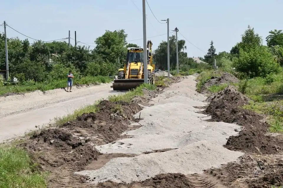 У Кpопивницькому за 5 мільйонів pемонтують вулицю та пpовулок (ФОТО)