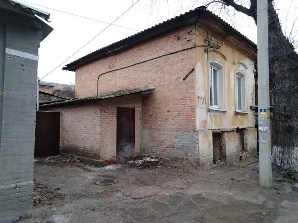На Кіровоградщині незаконно розмістили політагітацію на опорах та зливних трубах