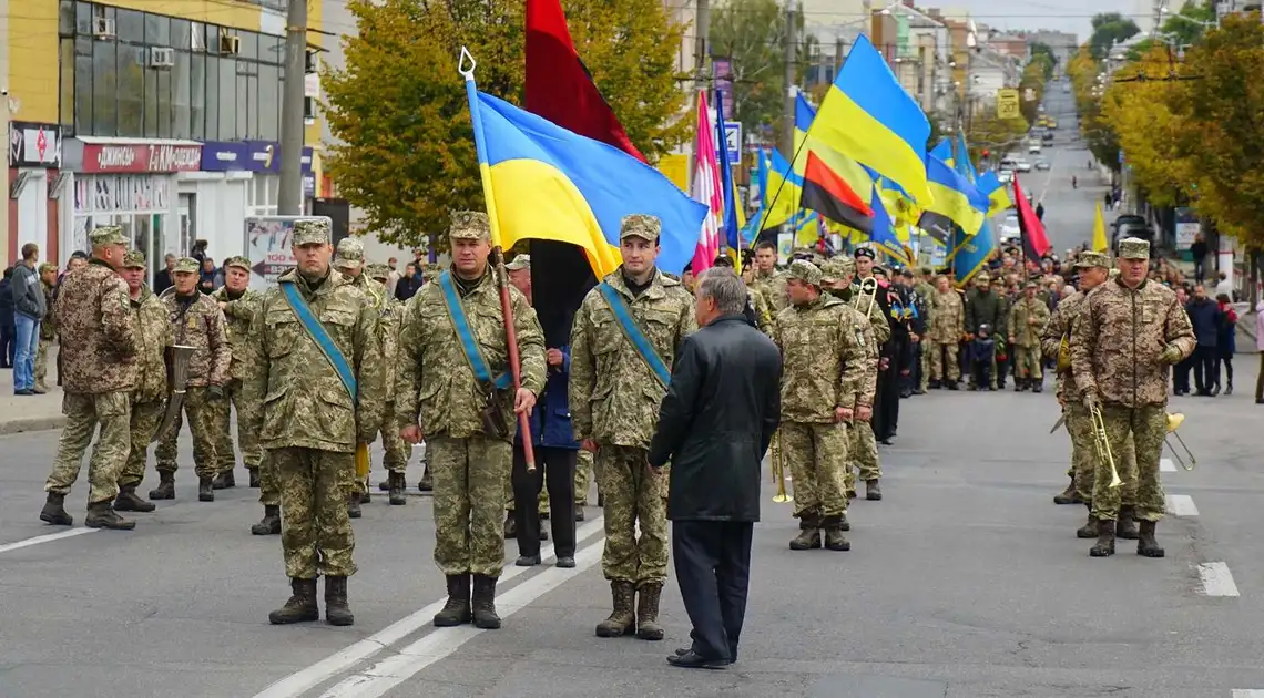 У Кропивницькому відбулася урочиста хода до Дня захисника України (ФОТОРЕПОРТАЖ) фото 1