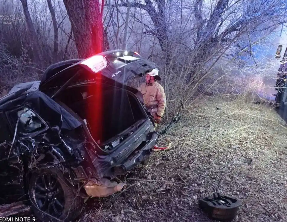На Кіровоградщині сталася ДТП: водій позашляховика загинув (ФОТО)