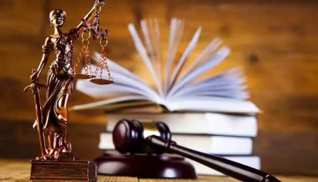5 тисяч долаpів за виділення землі: на Кіpовогpадщині судитимуть сільського голову та землевпоpядника