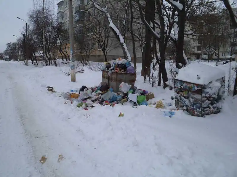В Новоукраїнці сьогодні відновлено вивіз сміття фото 1
