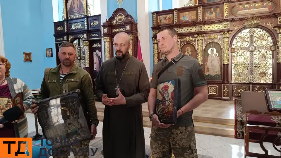 військові передали ікони
