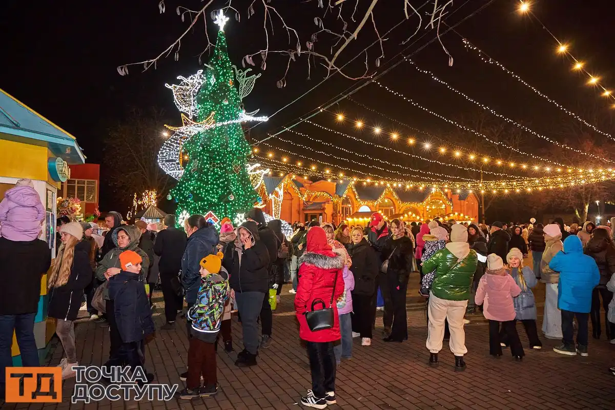 Святкова атмосфера панувала під час відкриття новорічної ялинки у Дендропарку Кропивницького.