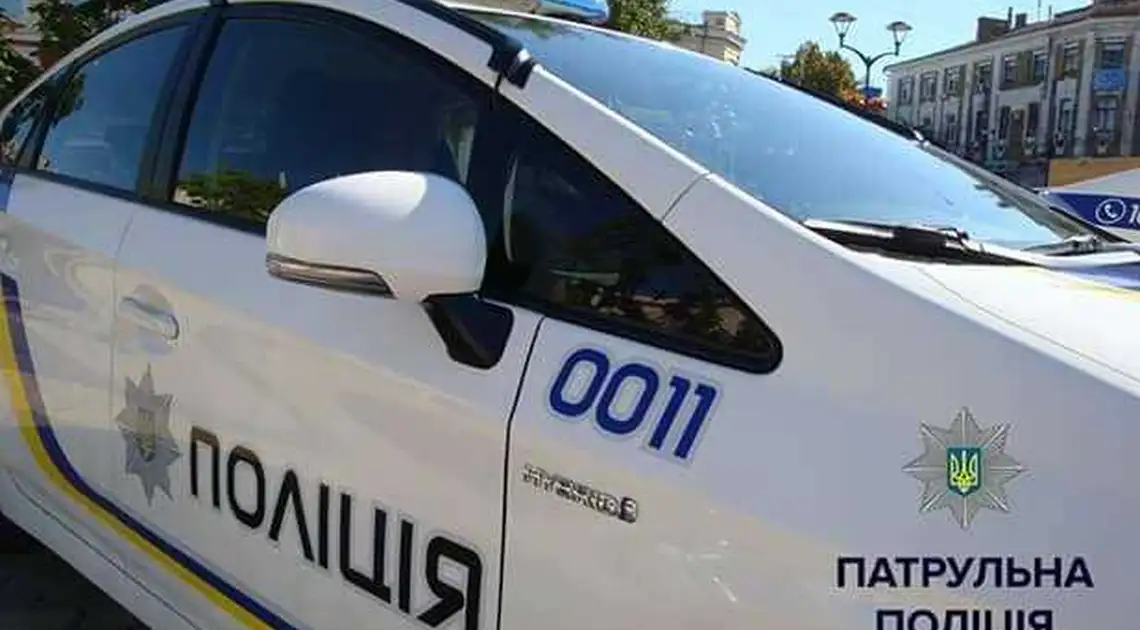 Відпочиваючі патрульні в Кропивницькому впізнали, наздогнали і затримали розшукуваного поліцією розбійника (ФОТО) фото 1