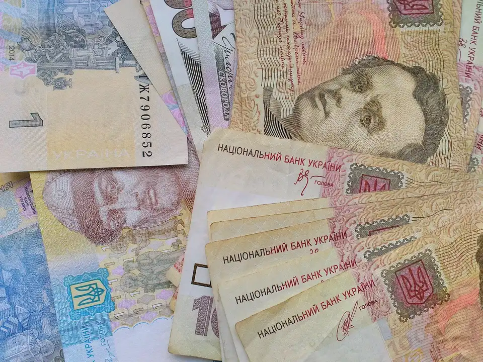 Гроші, гривні