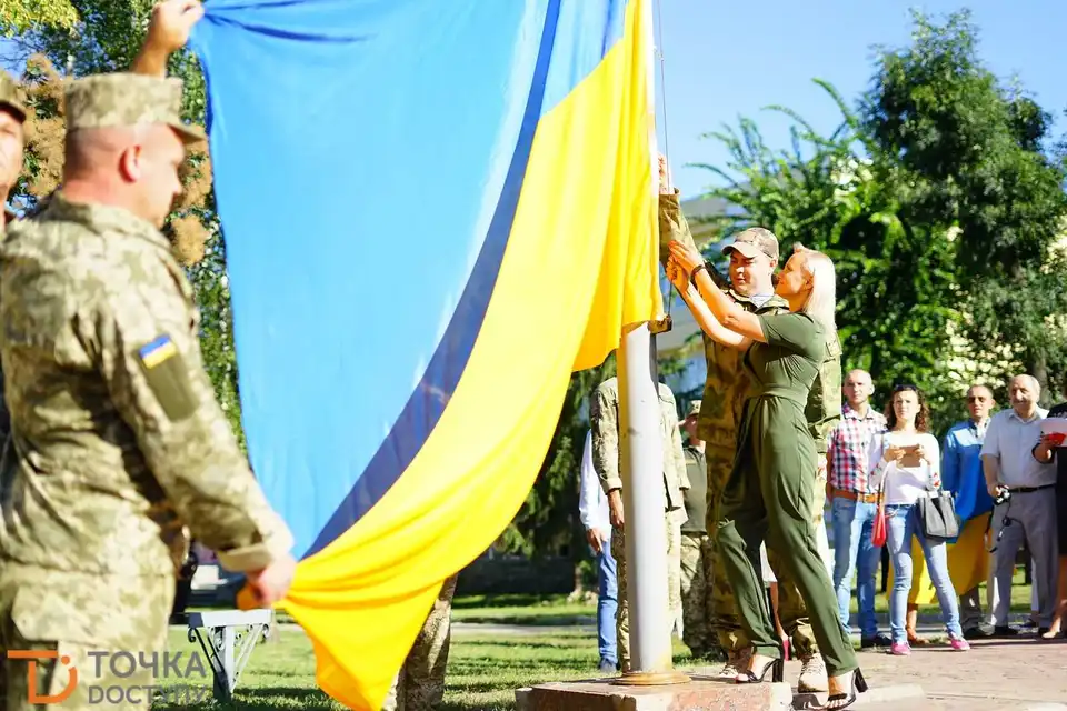 У Кропивницькому урочисто підняли Державний Прапор України (ФОТОРЕПОРТАЖ) фото 1