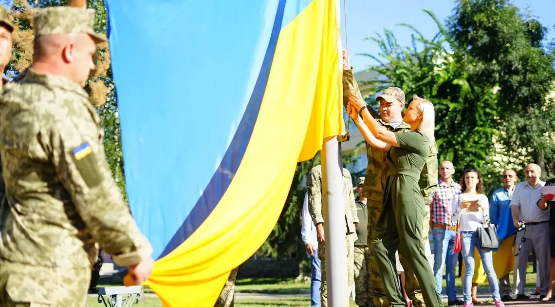 У Кропивницькому урочисто підняли Державний Прапор України (ФОТОРЕПОРТАЖ) фото 1