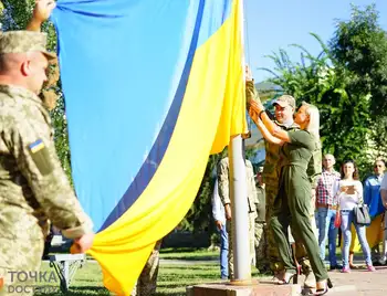 У Кропивницькому урочисто підняли Державний Прапор України (ФОТОРЕПОРТАЖ) фото 1