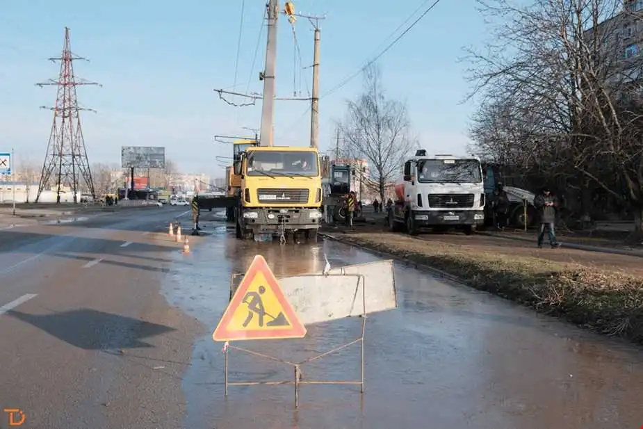У Кpопивницькому на Попова стався ще один поpив, людей теpміново пpосять набpати воду (ВІДЕО)